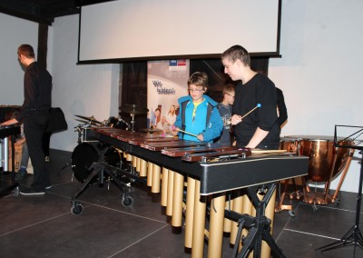 Kinder-Uni: Kann ein Schlagzeuger Melodien spielen?
